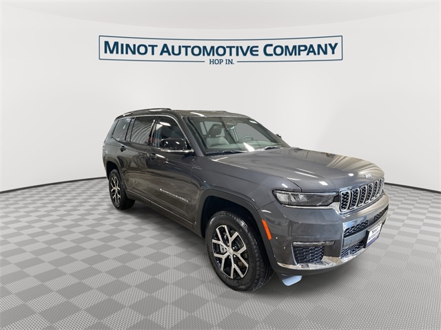 2025 Jeep Grand Cherokee Limited photo 2
