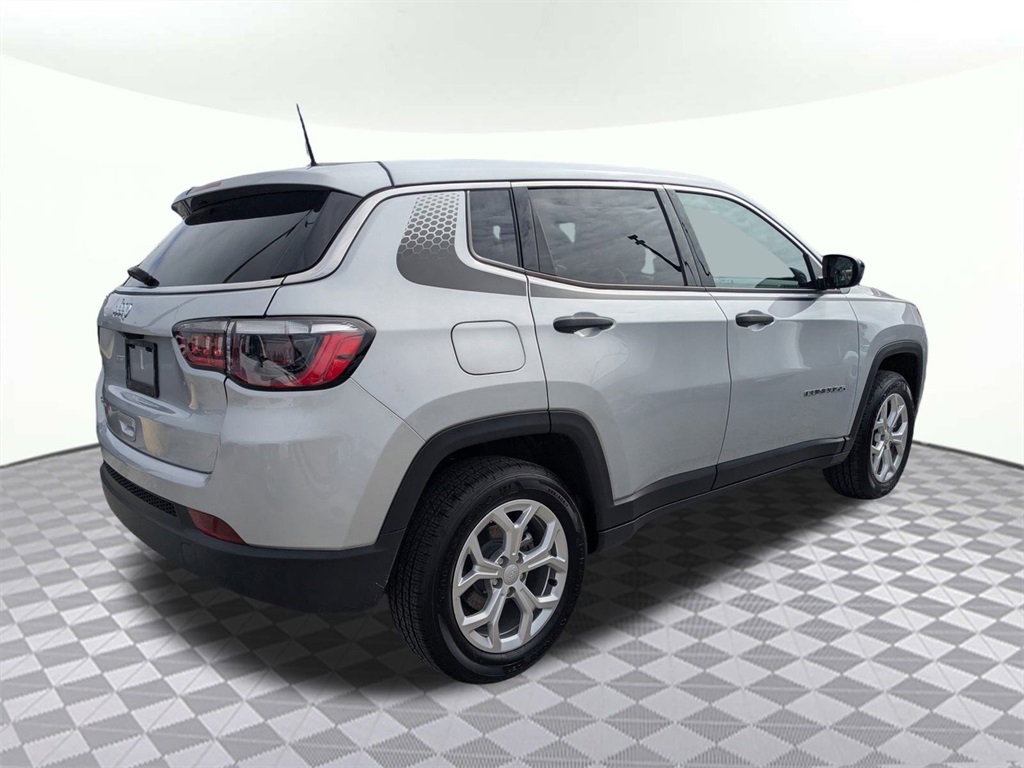 2024 Jeep Compass Sport photo 3