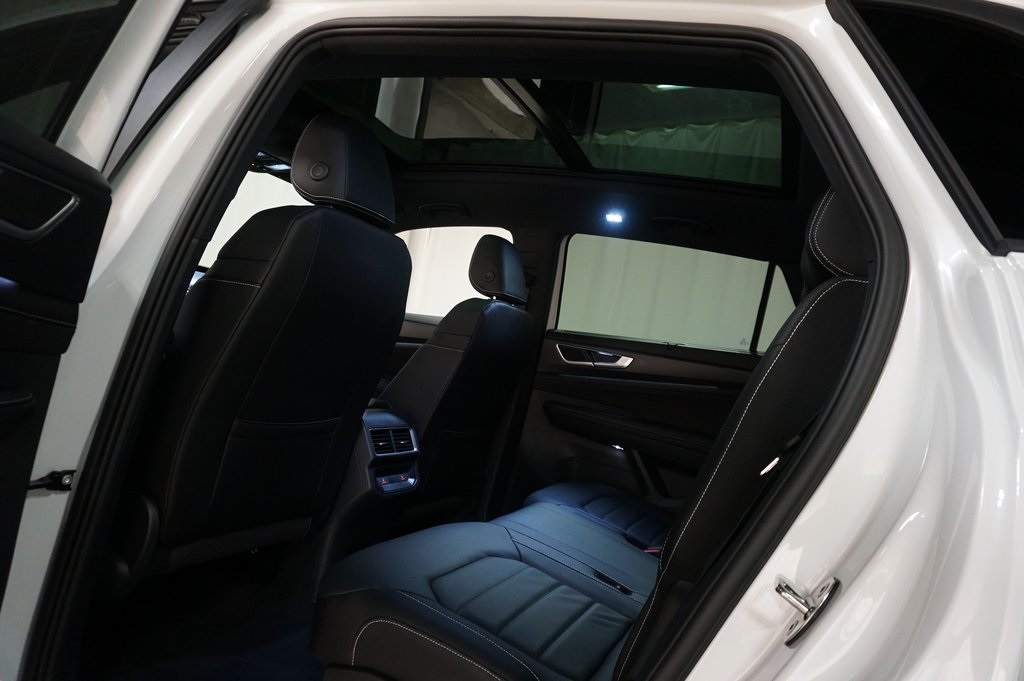 2025 Volkswagen Atlas Cross Sport SEL R-Line photo 30