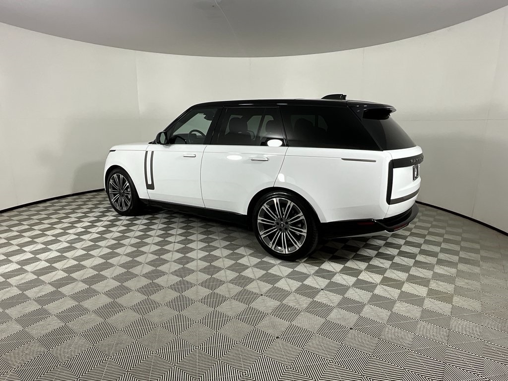2023 Land Rover Range Rover SE photo 3