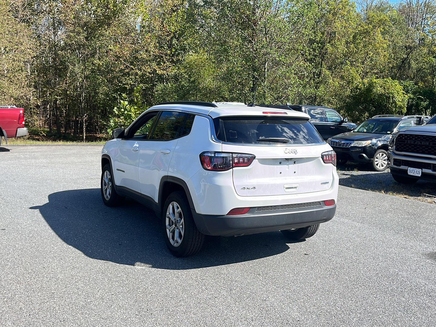 2025 Jeep Compass Latitude photo 3