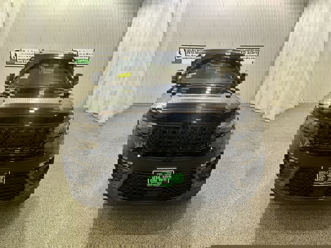 2025 Jeep Grand Cherokee Limited photo 2