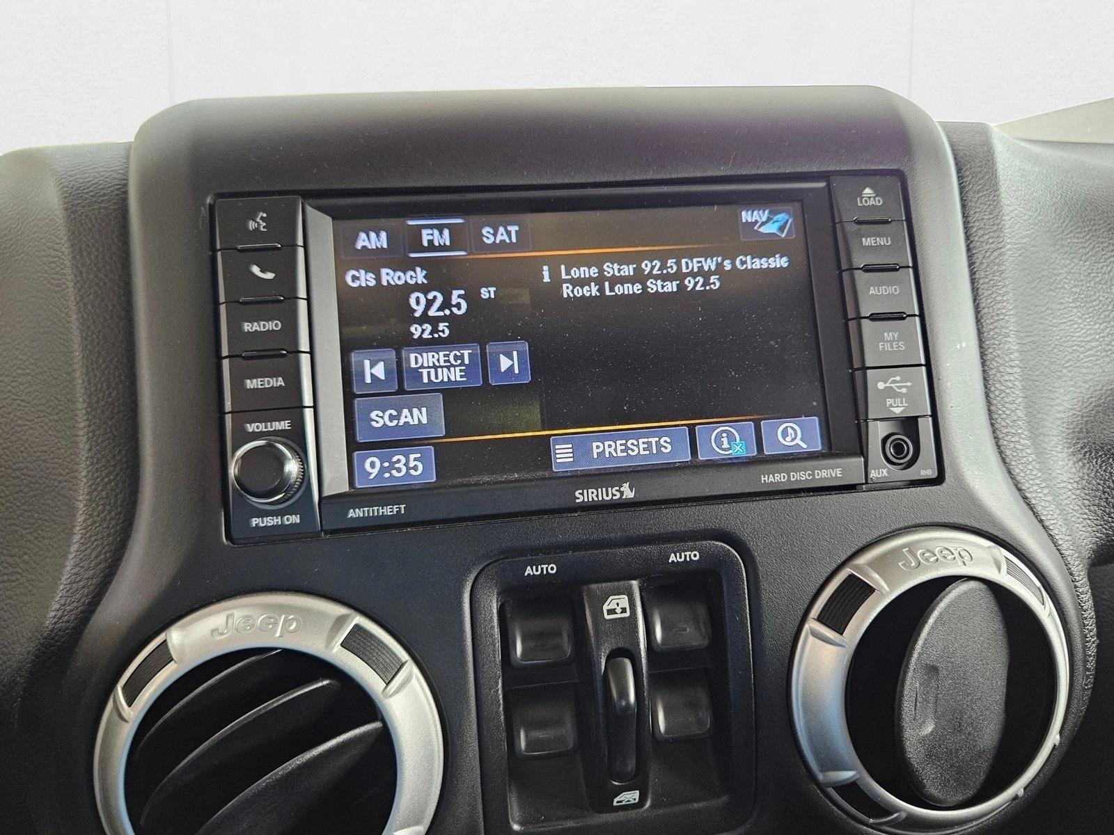 2016 Jeep Wrangler Sahara photo 11