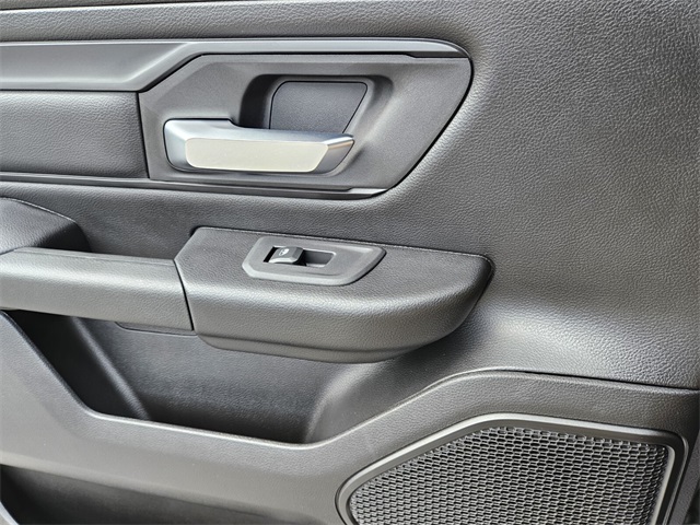 2025 Ram 1500 Tradesman photo 9
