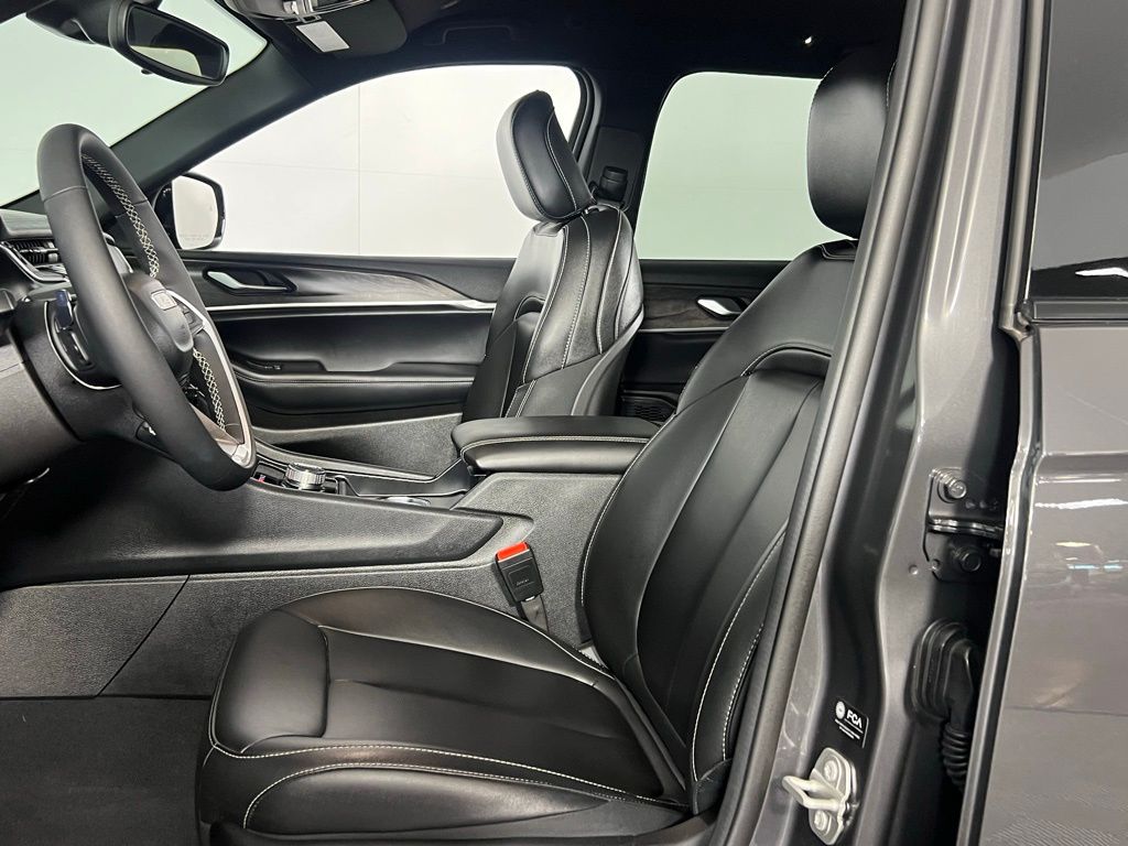 2024 Jeep Grand Cherokee Limited photo 16