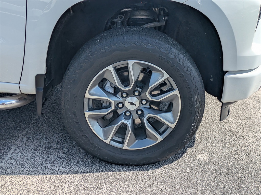 2023 Chevrolet Silverado 1500 RST photo 11