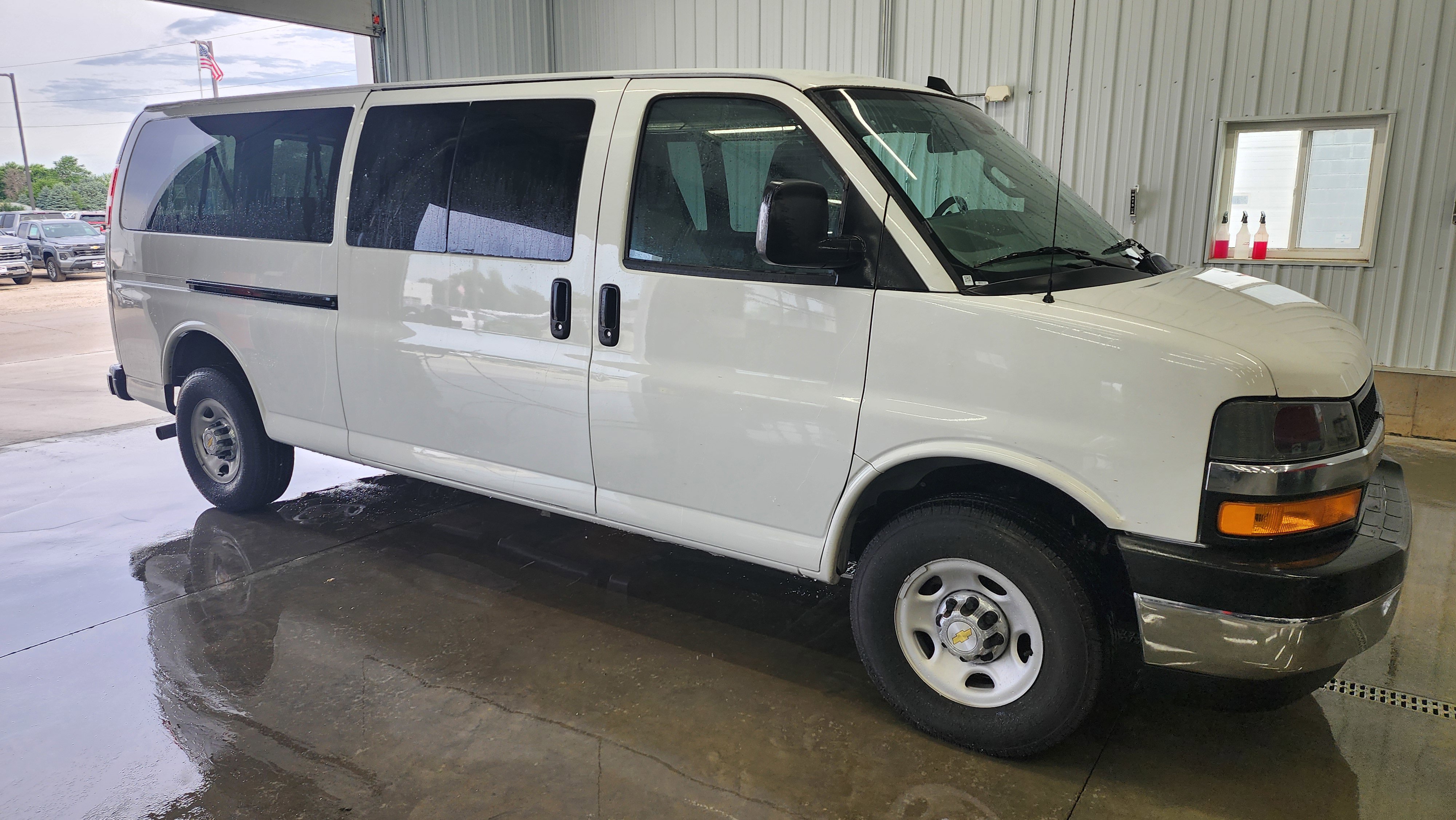 2024 Chevrolet Express Passenger 3500 photo 3