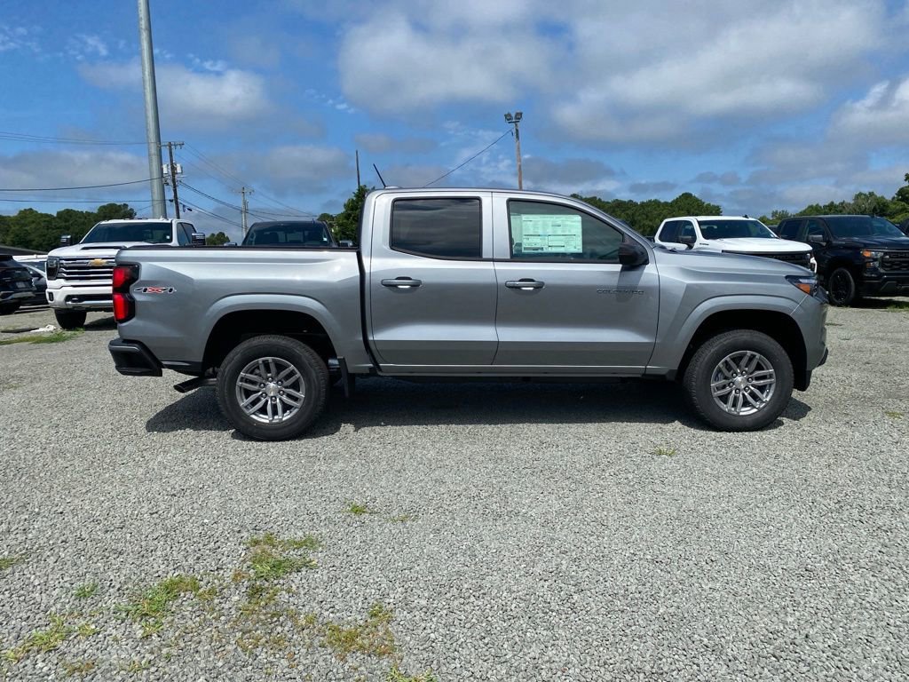 2025 Chevrolet Colorado Work Truck LT photo 2