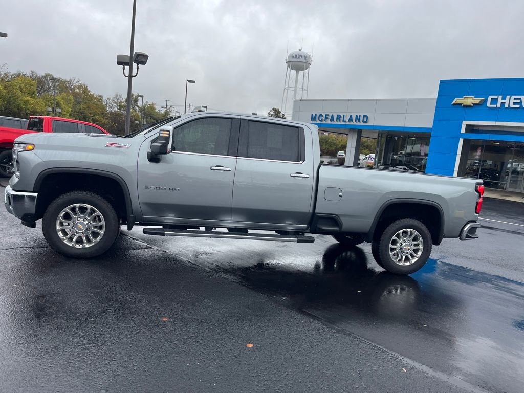 2025 Chevrolet Silverado 3500HD LTZ photo 3