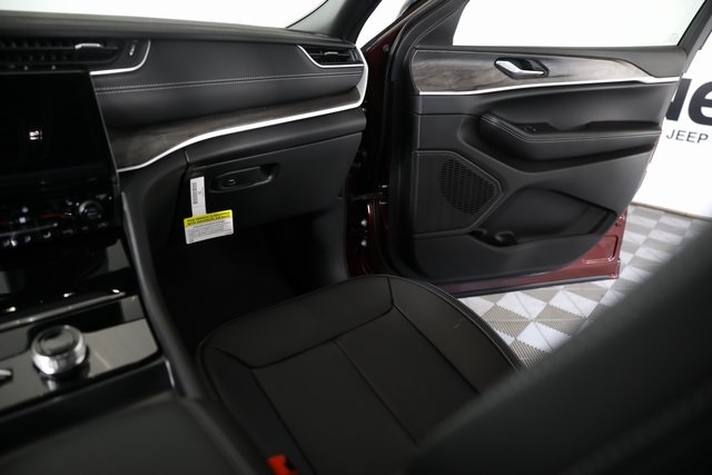 2025 Jeep Grand Cherokee Limited photo 21