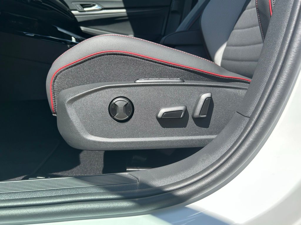 2025 Volkswagen Golf GTI SE photo 44