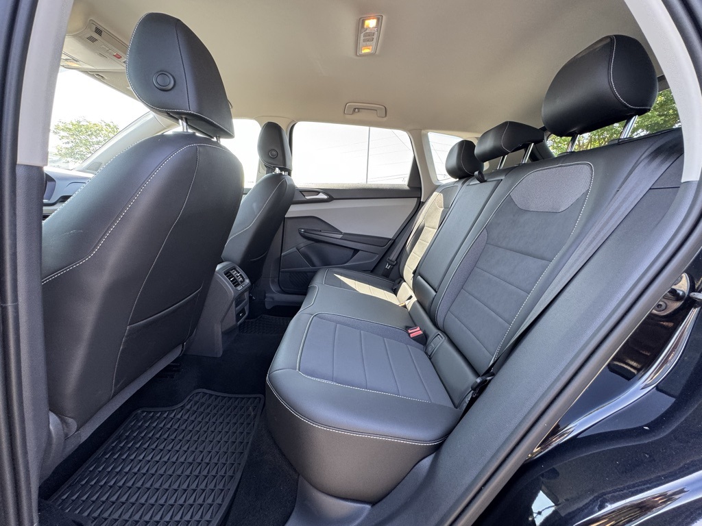 2023 Volkswagen Taos SE photo 28