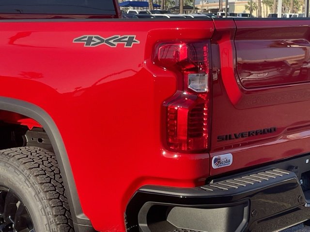 2025 Chevrolet Silverado 2500HD Custom photo 9