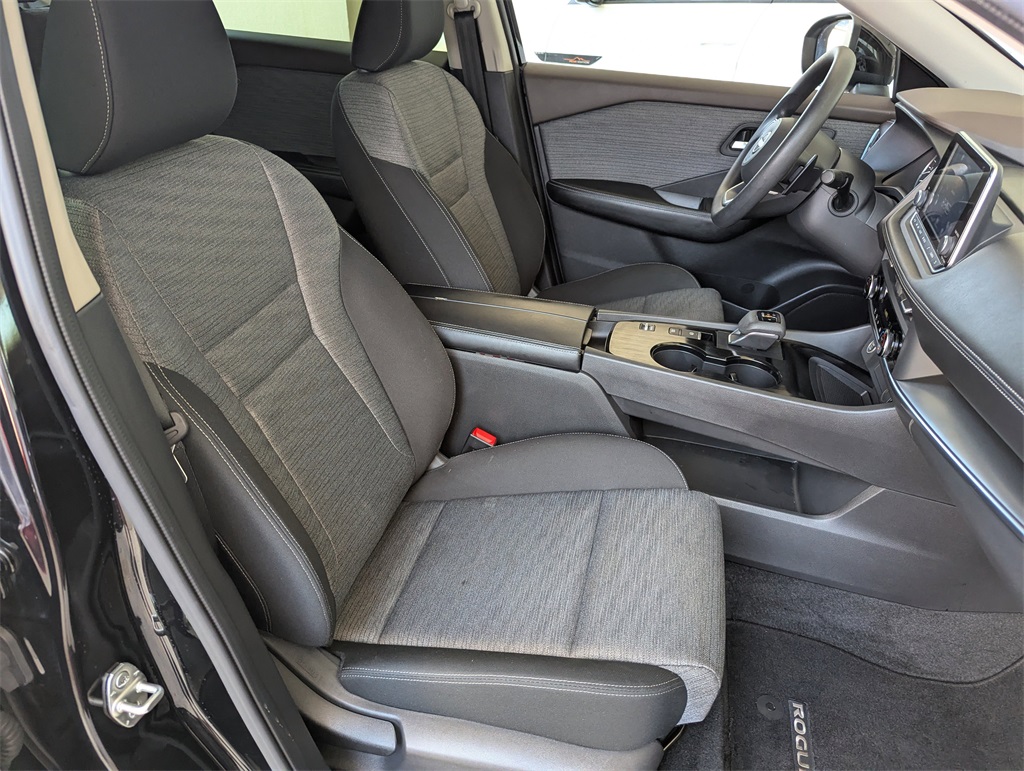 2023 Nissan Rogue SV photo 35