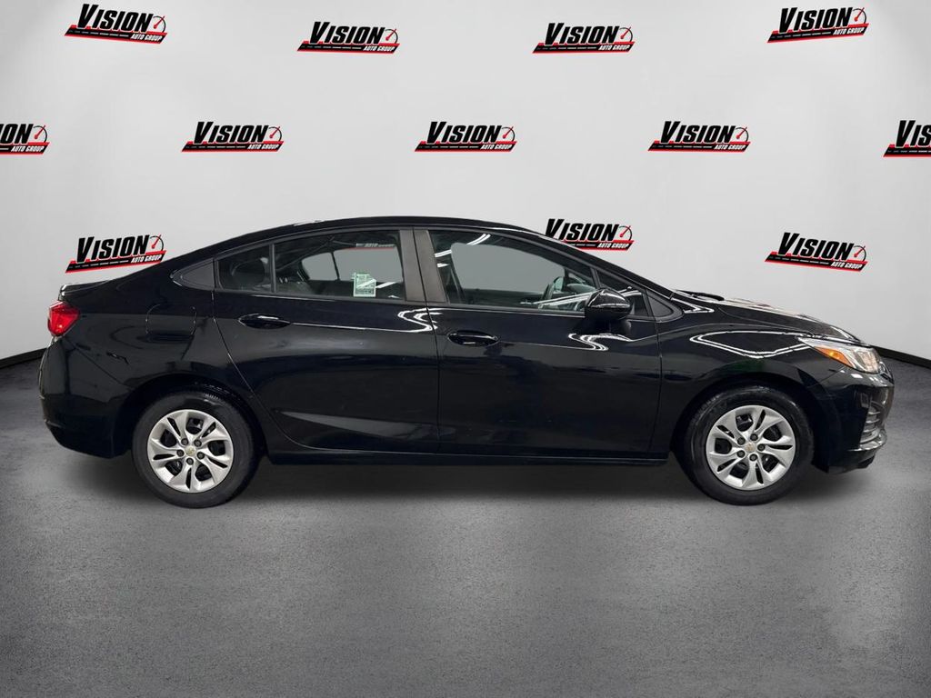 2019 Chevrolet Cruze LS photo 4