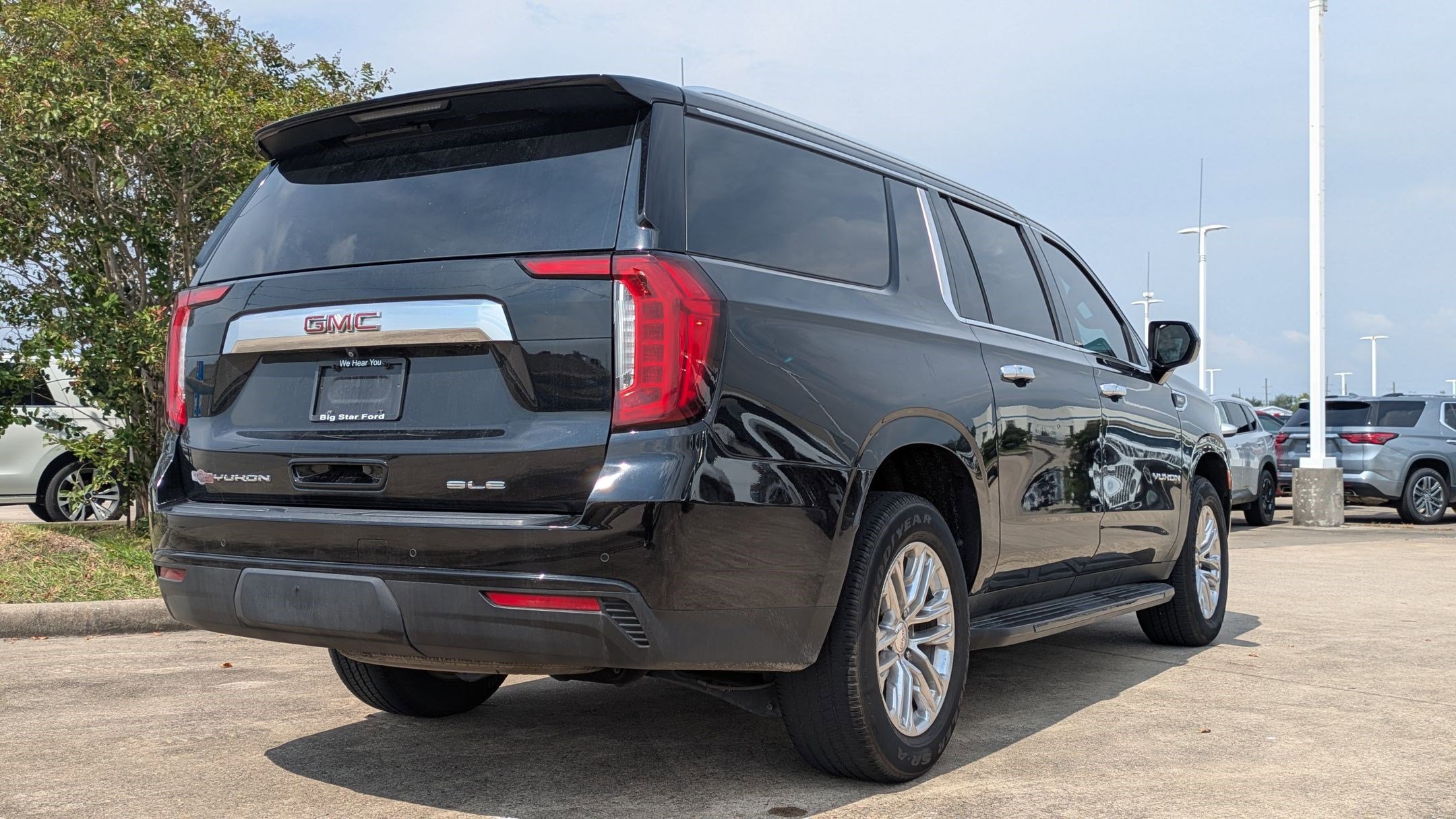 2022 Gmc Yukon XL SLE photo 3