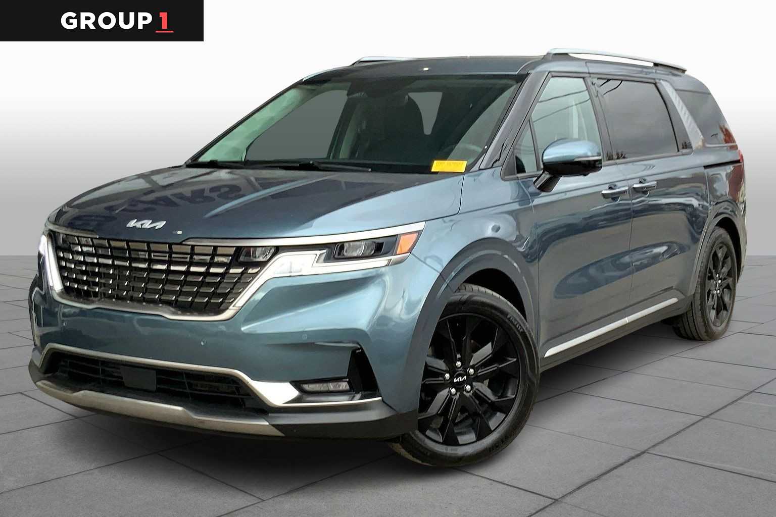 2024 Kia Carnival SX's photo