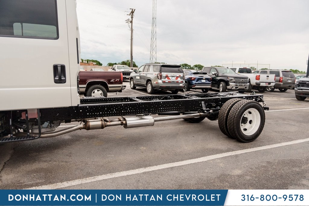 2025 Chevrolet Silverado photo 3