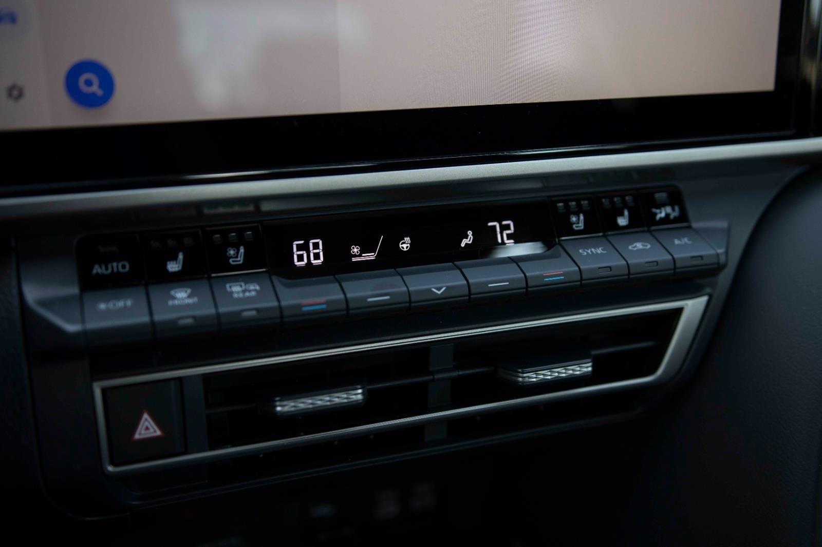 2025 Toyota Camry LE photo 8