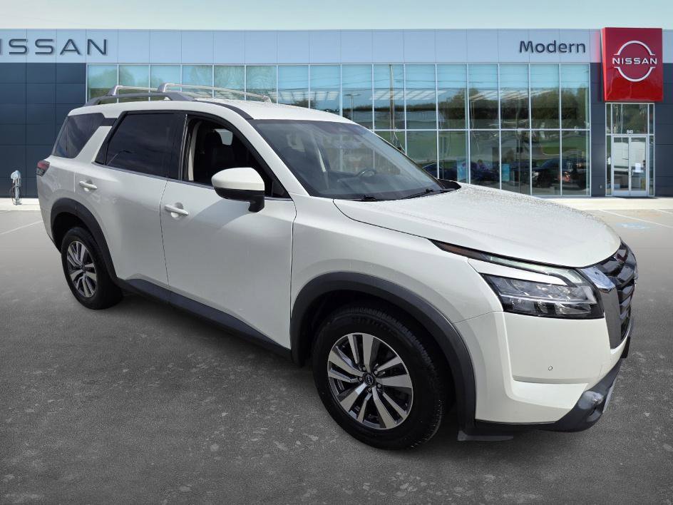 2023 Nissan Pathfinder SL photo 3