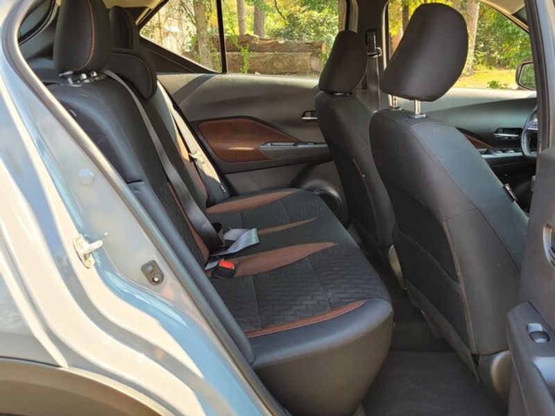 2023 Nissan Kicks SR photo 10
