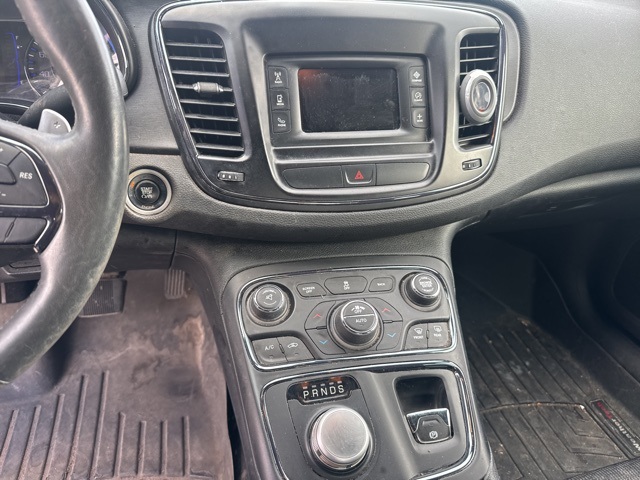 2016 Chrysler 200 S photo 5