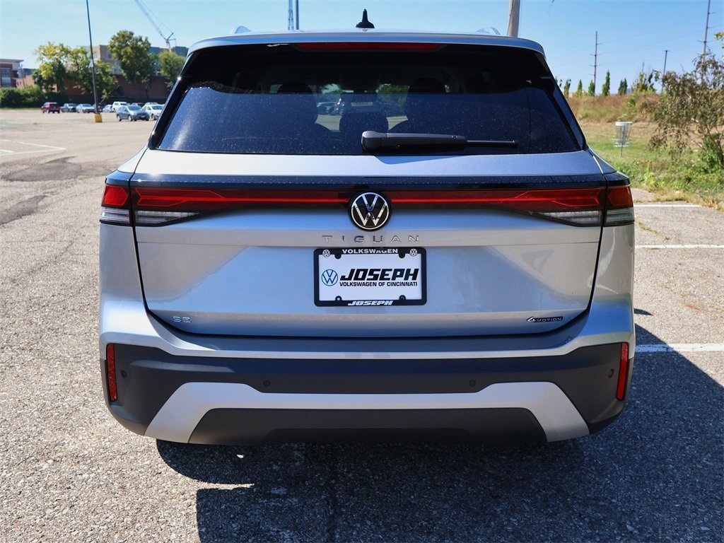 2025 Volkswagen Tiguan SE photo 3
