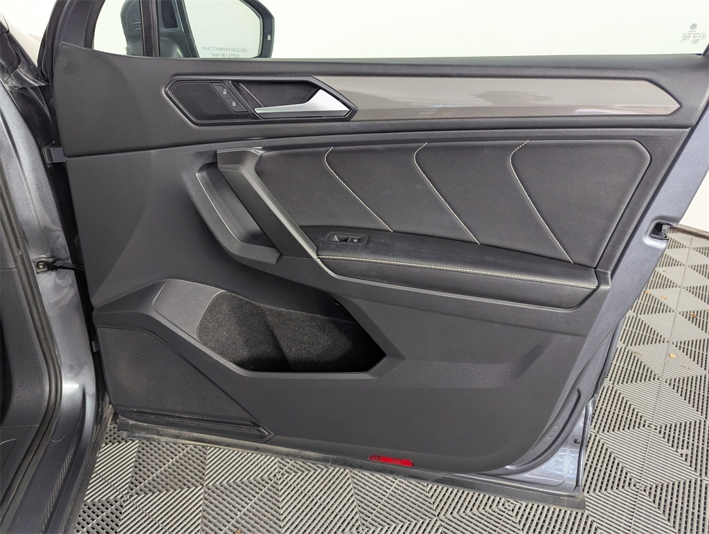 2022 Volkswagen Tiguan SE photo 29