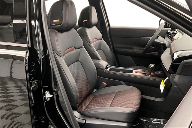 2025 Nissan Kicks SR photo 32