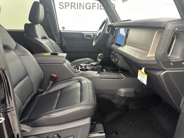 2025 Ford Bronco Outer Banks photo 8