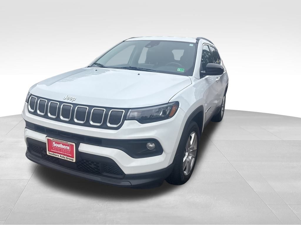 2022 Jeep Compass Latitude photo 3