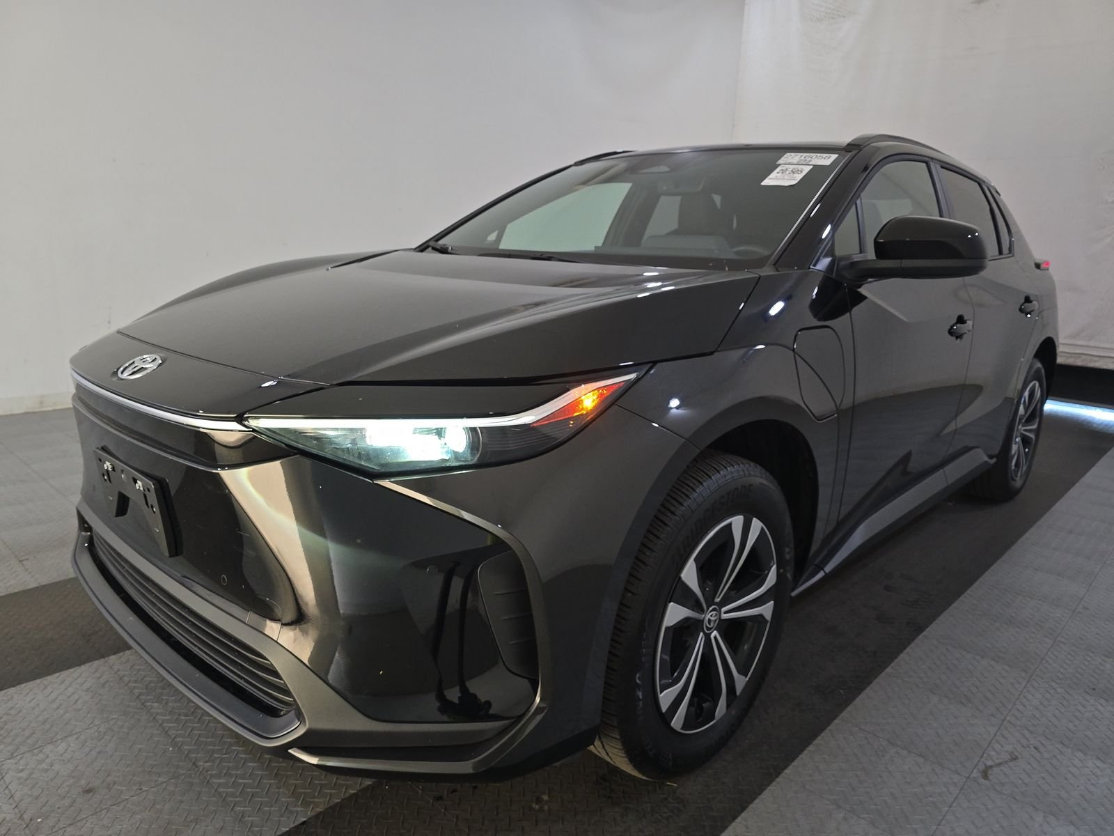 2023 Toyota bZ4X XLE photo 3