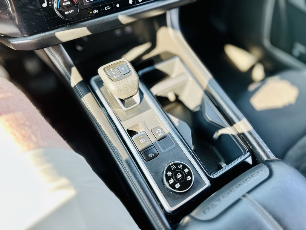 2022 Nissan Pathfinder SV photo 26