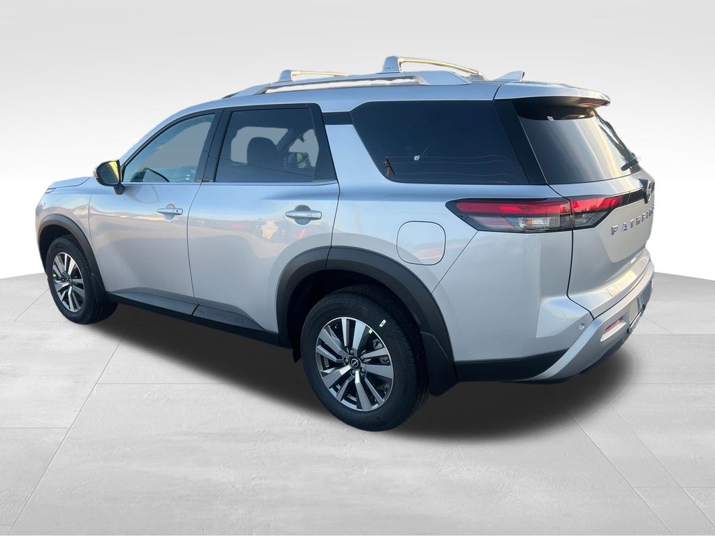 2025 Nissan Pathfinder SL photo 3