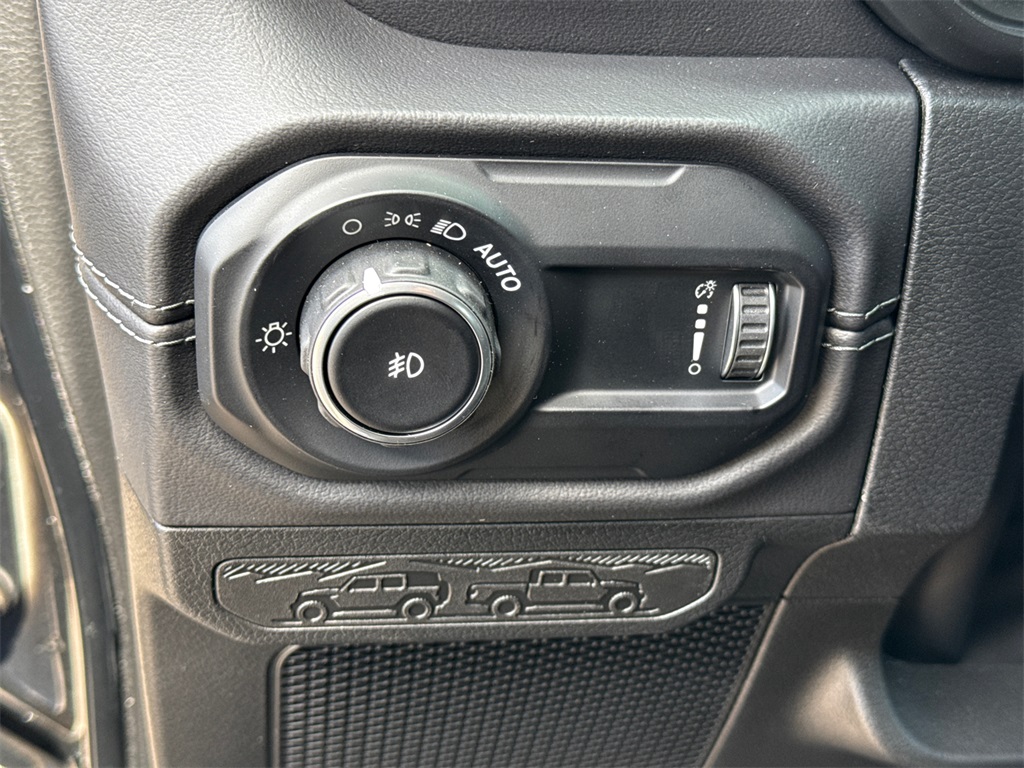 2025 Jeep Wrangler Sahara photo 20
