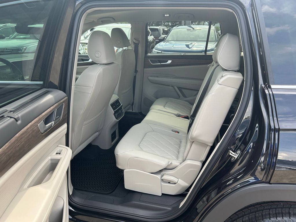 2025 Volkswagen Atlas SEL Premium R-Line photo 41
