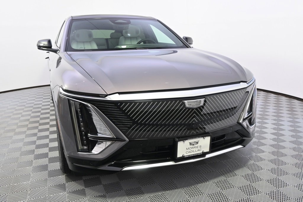 2025 Cadillac Lyriq Luxury photo 3
