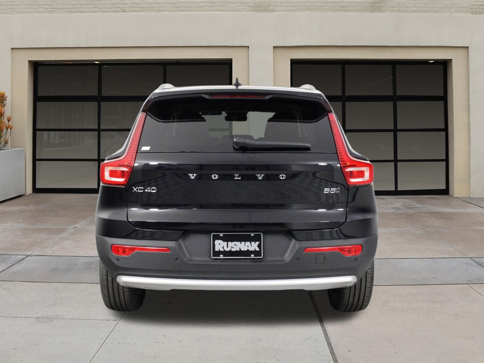 2025 Volvo XC40 Core photo 4