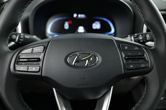 2025 Hyundai Venue SEL photo 11