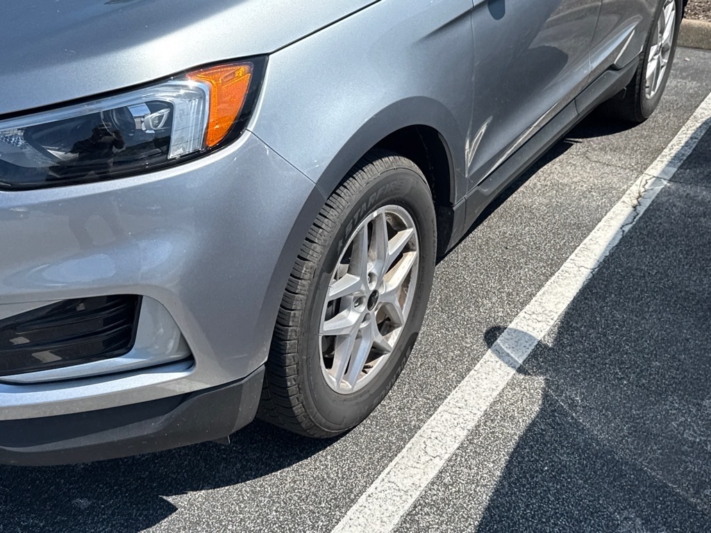2023 Ford Edge SEL photo 2