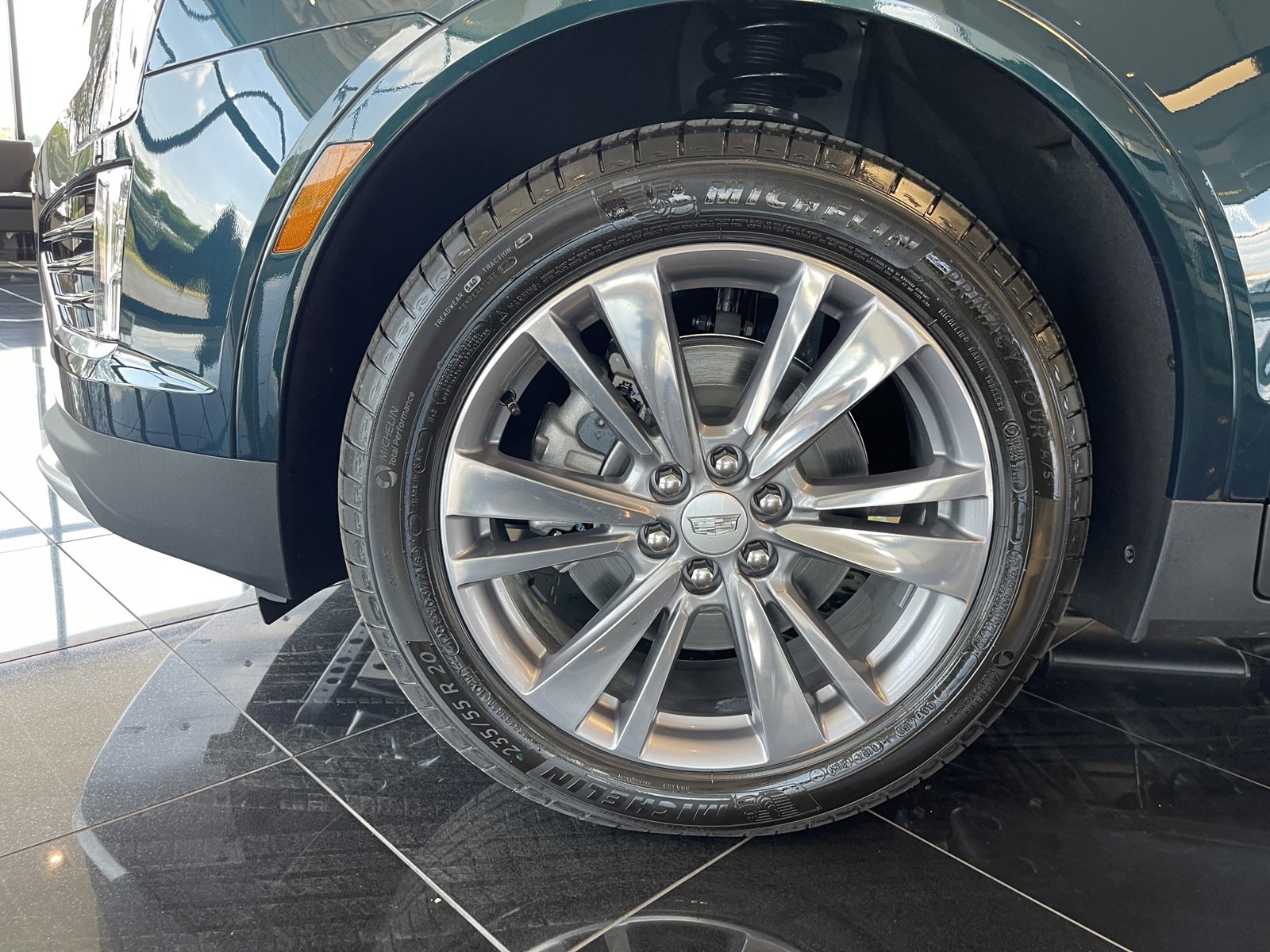 2025 Cadillac XT5 Premium Luxury photo 2