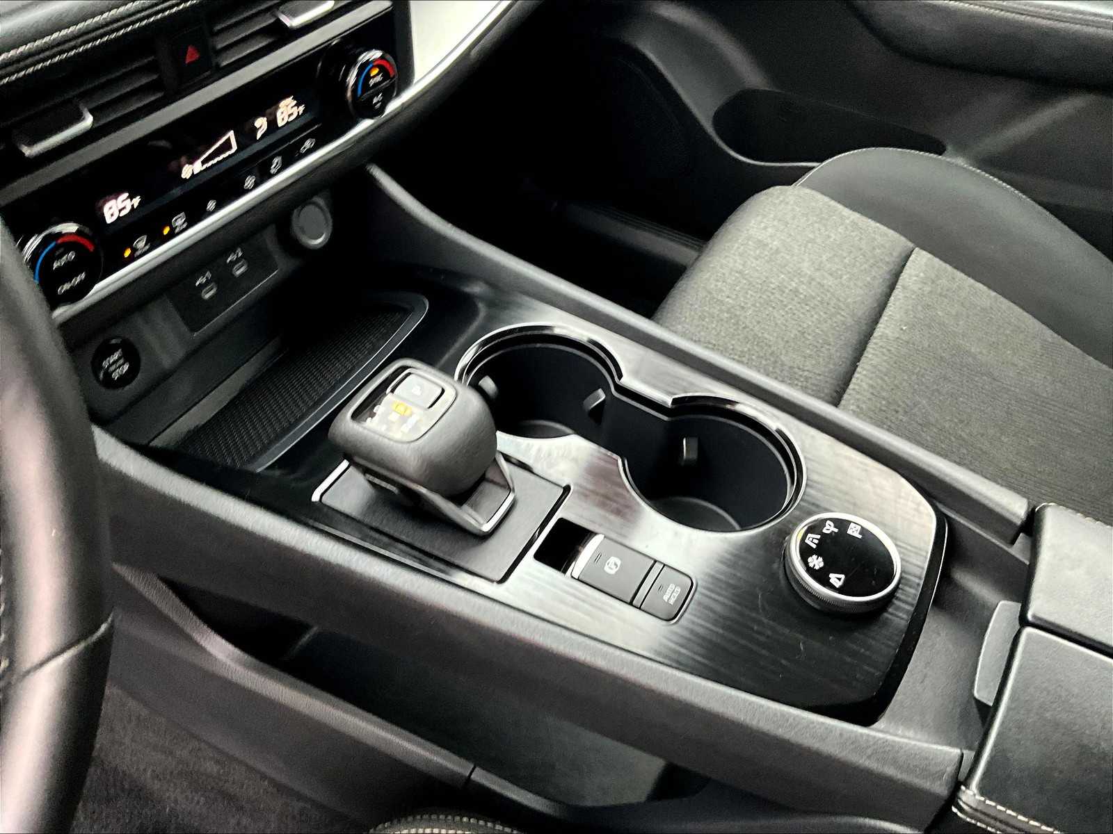 2025 Nissan Rogue SV photo 20