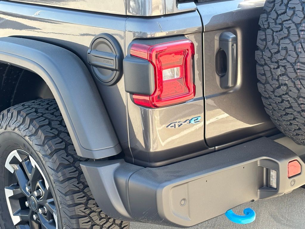 2025 Jeep Wrangler Rubicon 4xe photo 5