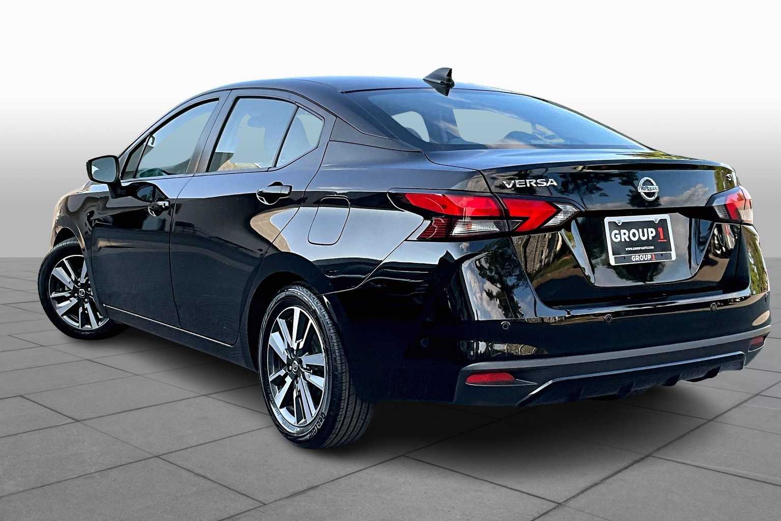2021 Nissan Versa SV photo 11