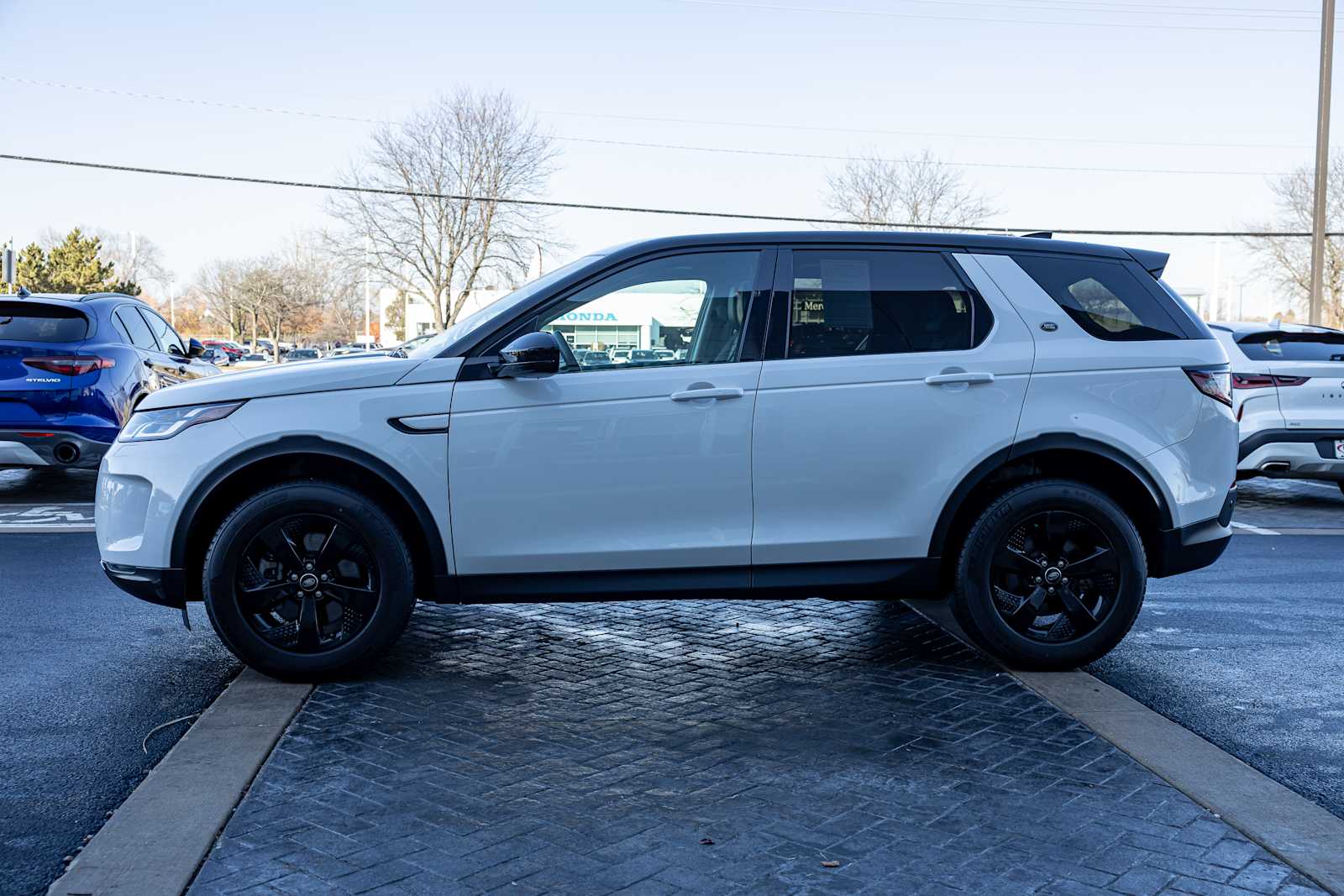 2023 Land Rover Discovery Sport S photo 4