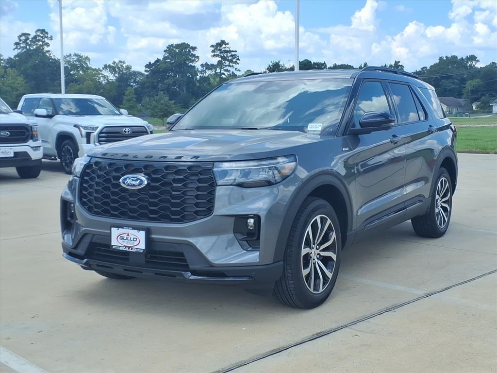 2025 Ford Explorer ST-Line photo 2