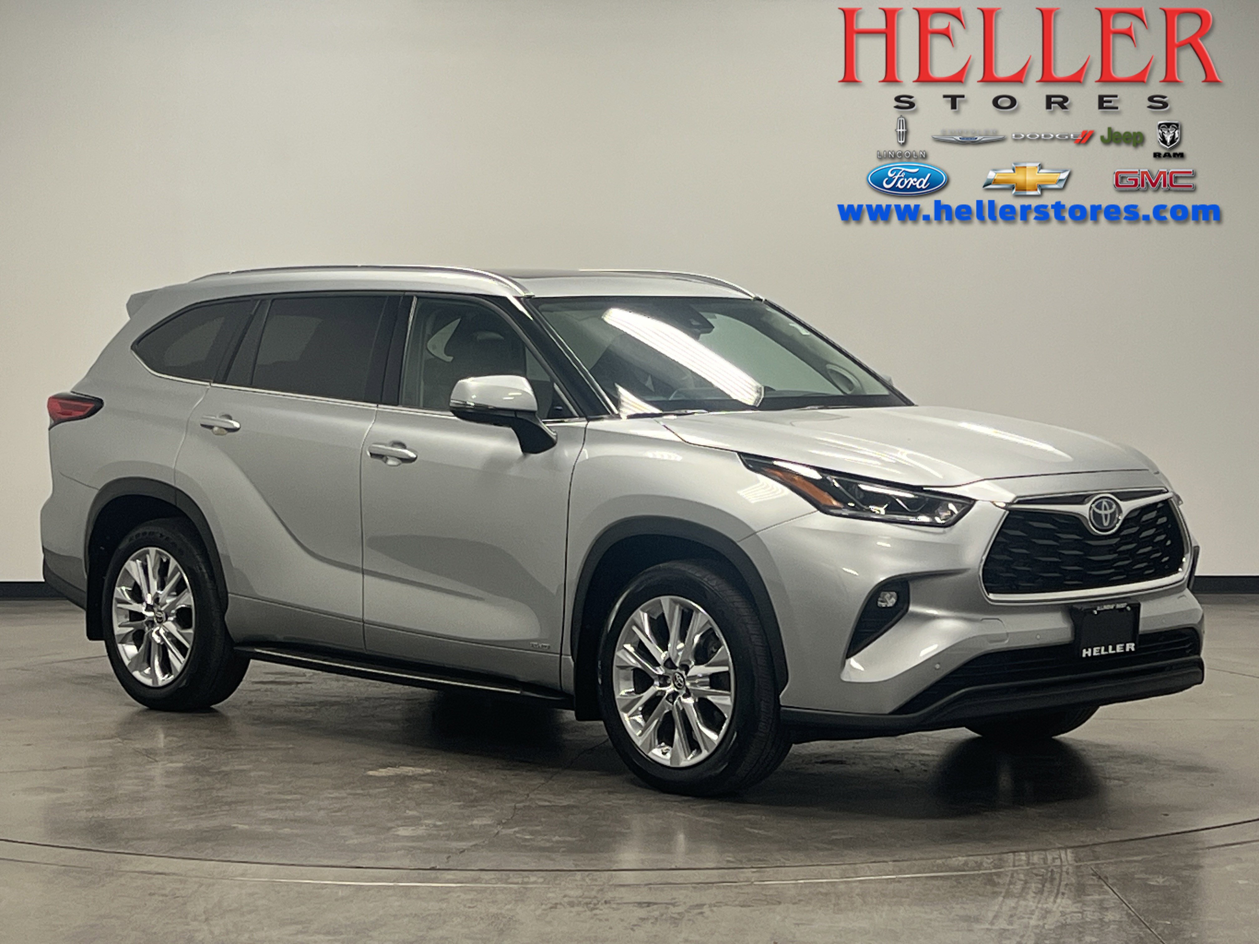 2023 Toyota Highlander Limited's photo