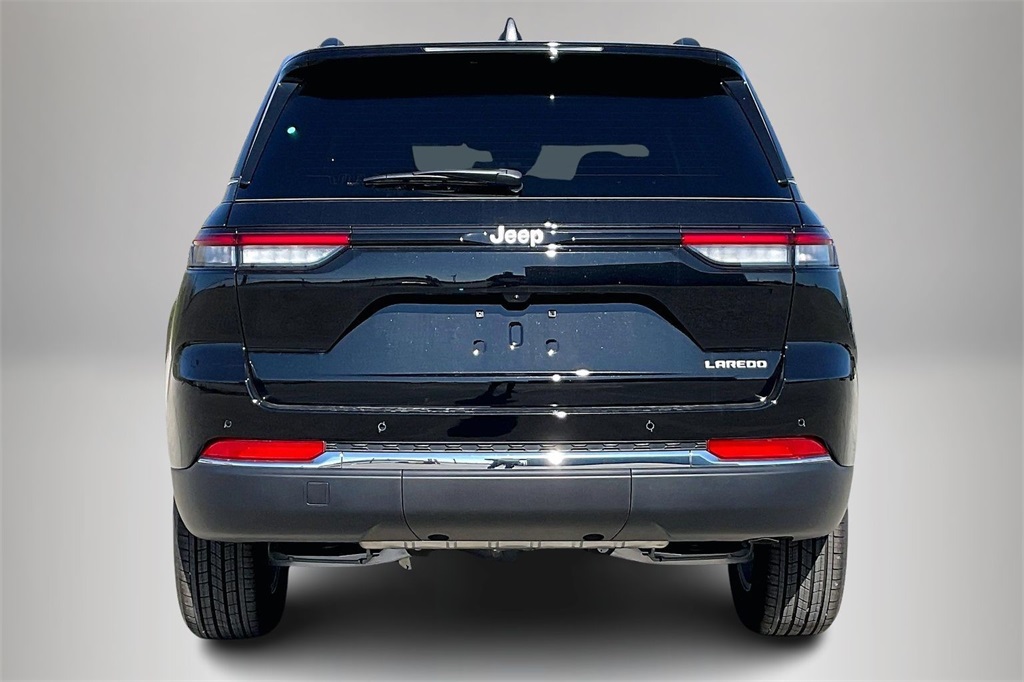 2025 Jeep Grand Cherokee Laredo X photo 3