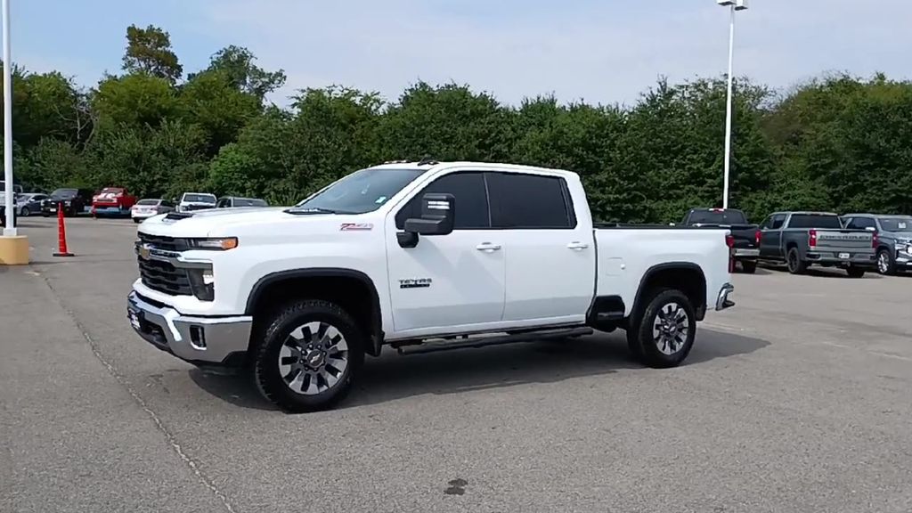 2024 Chevrolet Silverado 2500HD LT photo 4