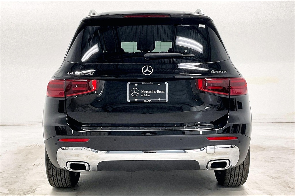 2025 Mercedes Benz GLB 250 4MATIC photo 4